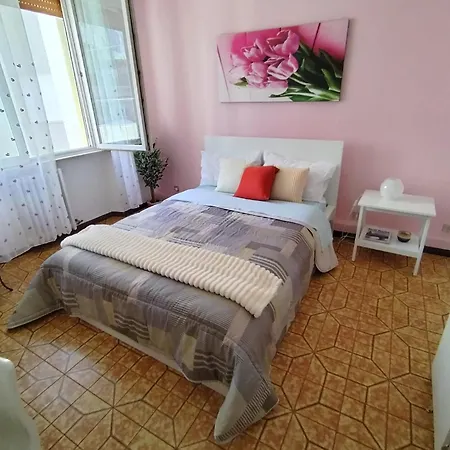 Проживание в семье Vicino Stazione, Un Parcheggio E Wifi Анкона